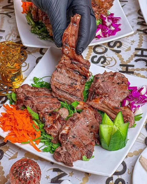 مطعم حسني – تجربة المشويات المصرية الأصيلة في قلب شرم الشيخ