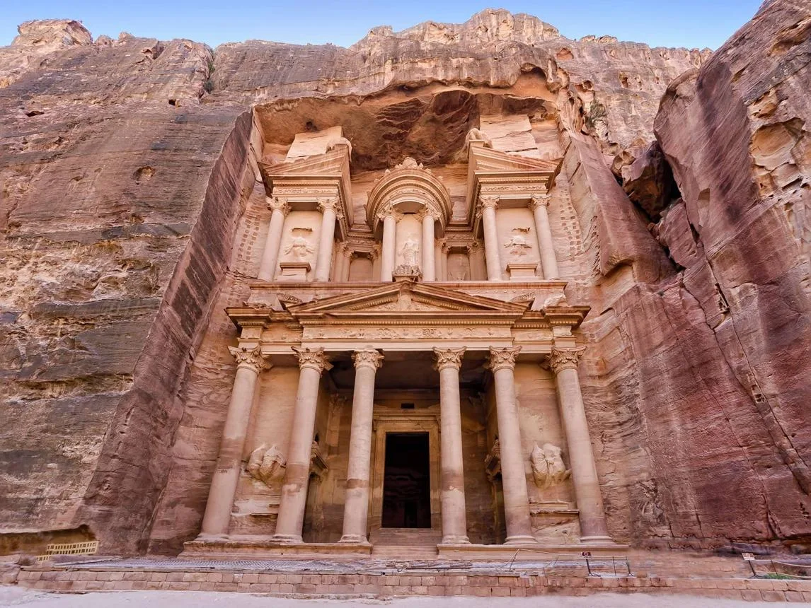 مغامرة وتشويق