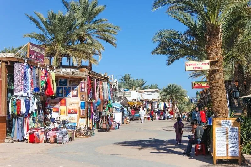 دهب والبلو هولي